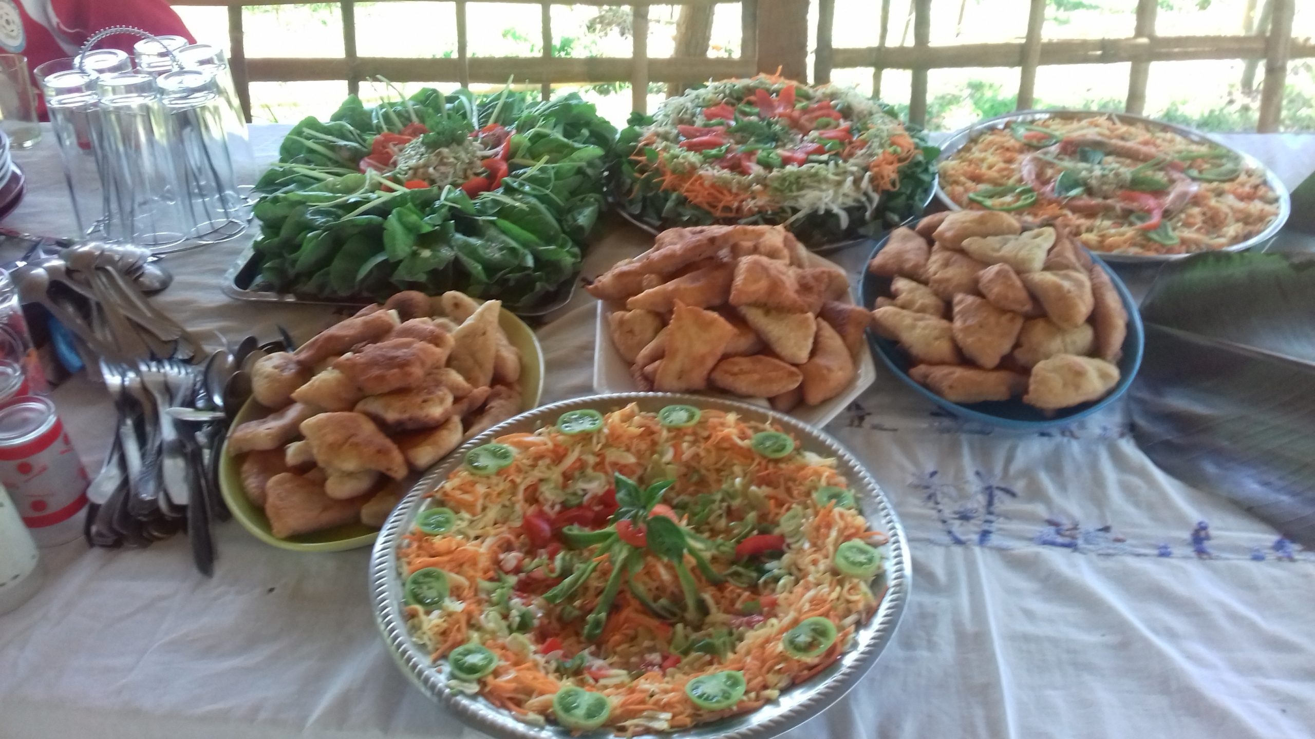 Repas à la table d'hôtes du gîte Akiba - Nosy Komba